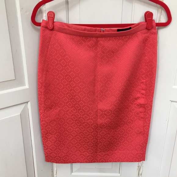 The Limited Pink Pencil Skirt - Picture 2 of 15